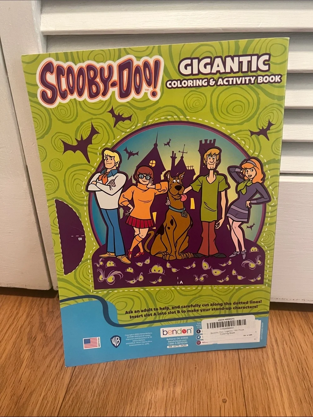 #2558**Scooby-Doo! Gigantic Coloring & Activity Book - Purple & Green